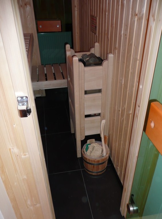 Koll Mini Sauna ... Ihre Sauna f�r den kleinen Platz ::: Steckdose 220 V gen�gt ::: Saunagr��e (Beispiel): 140x220 ::: Materialien: Nordische Fichte und Deutsche Waldpappel (tropenholzfrei) ::: Ganzglast�r schwellenlos ::: Mini Saunaofen 3 KW ::: Die Alternative zur Infrarot W�rmekabine ::: Herstellung: Koll Saunabau +++ Delbr�ck +++ ::: Niederlassungen: Berlin Brandenburg + Bad Salzuflen + M�nchen Bayern + Delbr�ck OWL NRW ::: Referenzen: in Mecklenburg Vorpommern + Schleswig Holstein + Hamburg + Bremen + Niedersachsen + Sachsen Anhalt + Sachsen + Hessen + Saarland + NRW ::: Sauna Lieferservice europaweit ::: Mallorca + Portugal + Italien + Frankreich + Spanien + �sterreich + Schweiz +