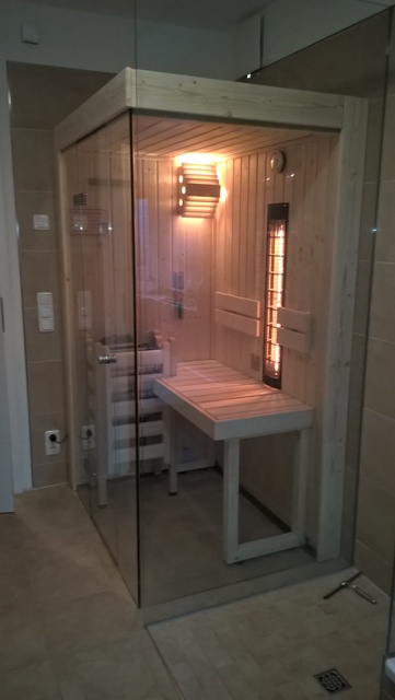 BV Oberhausen Koll Rustikal Sauna mit Infrarot und Ganzglasfront,-seite