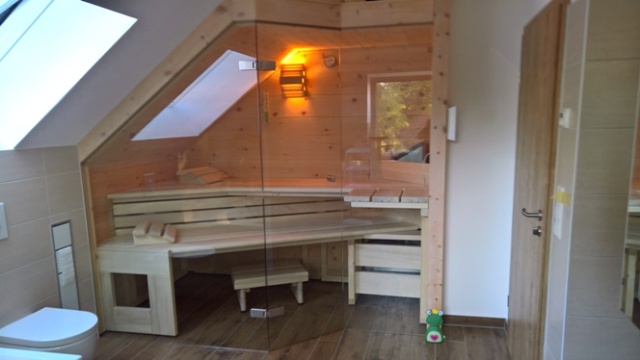 BV Panketal Exquisit Zirben Sauna unter Deckenschäge mit Glasfront