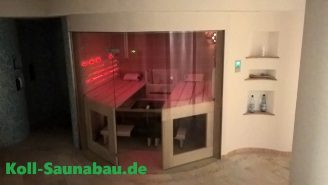 Koll Exquisit Hemlock Sauna mit gebogener Ganzglasfront